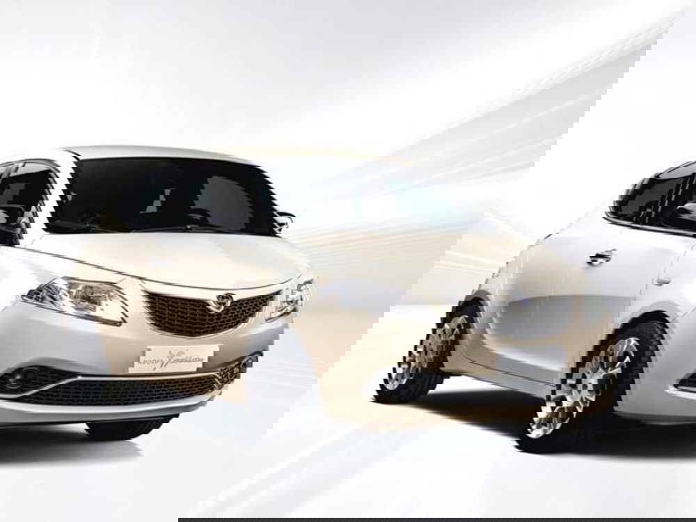 Lancia Ypsilon usata a Caserta