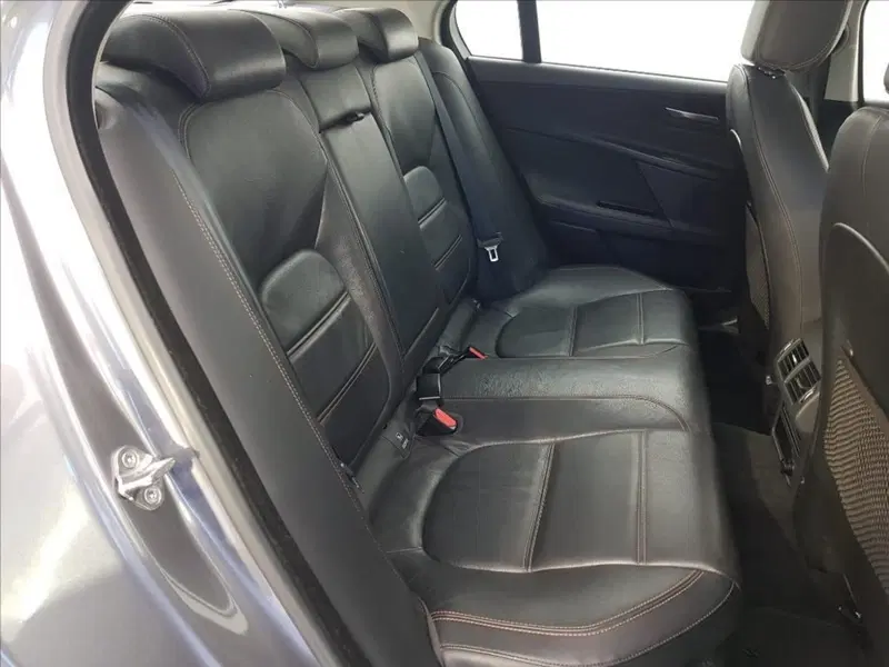 Jaguar XE usata a Lucca (12)