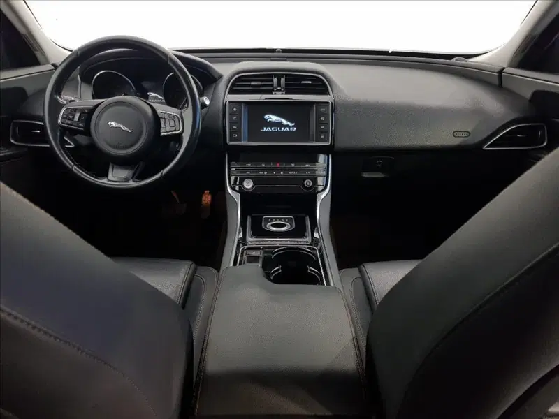 Jaguar XE usata a Lucca (13)