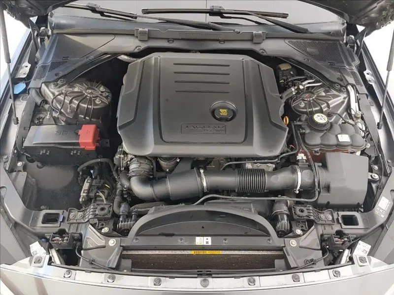 Jaguar XE usata a Lucca (17)