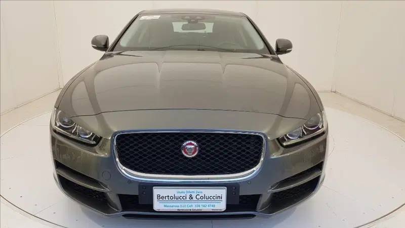 Jaguar XE usata a Lucca (2)