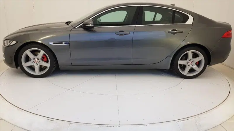 Jaguar XE usata a Lucca (3)