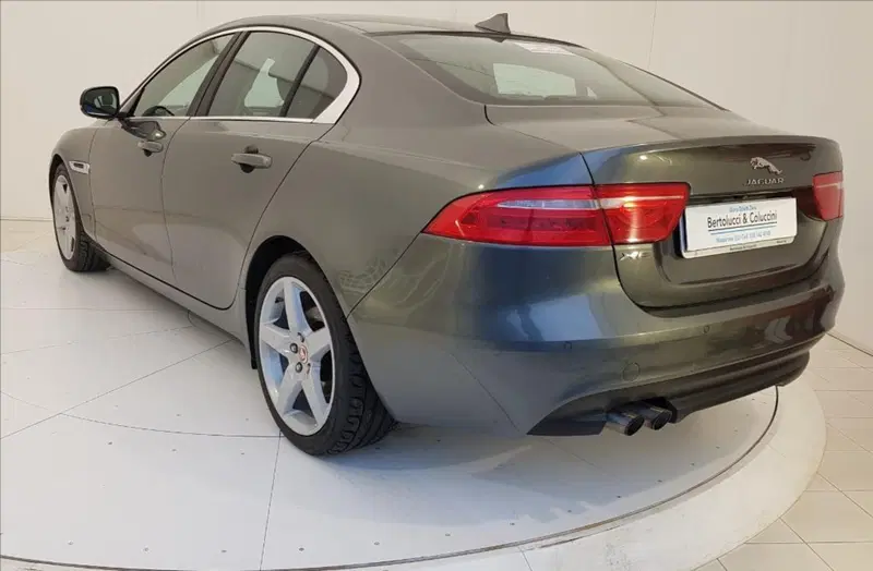 Jaguar XE usata a Lucca (4)