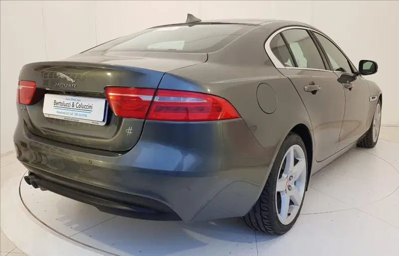 Jaguar XE usata a Lucca (6)