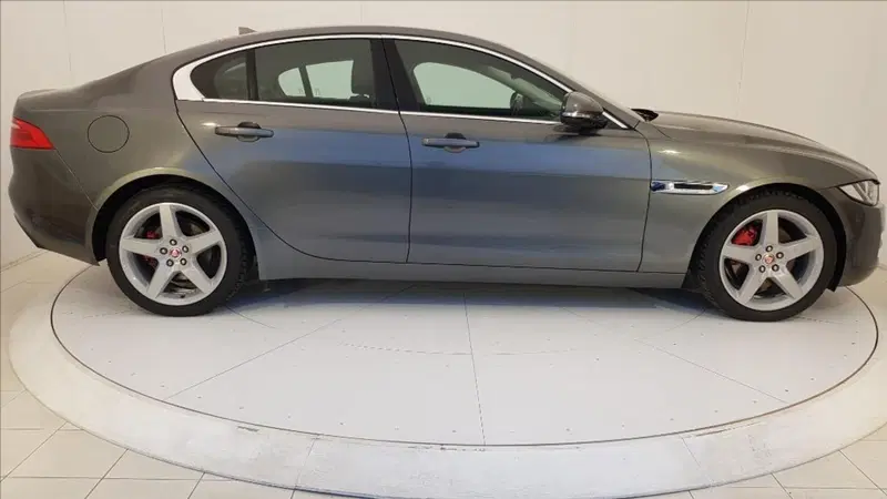 Jaguar XE usata a Lucca (7)