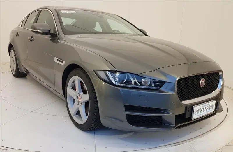 Jaguar XE usata a Lucca (8)
