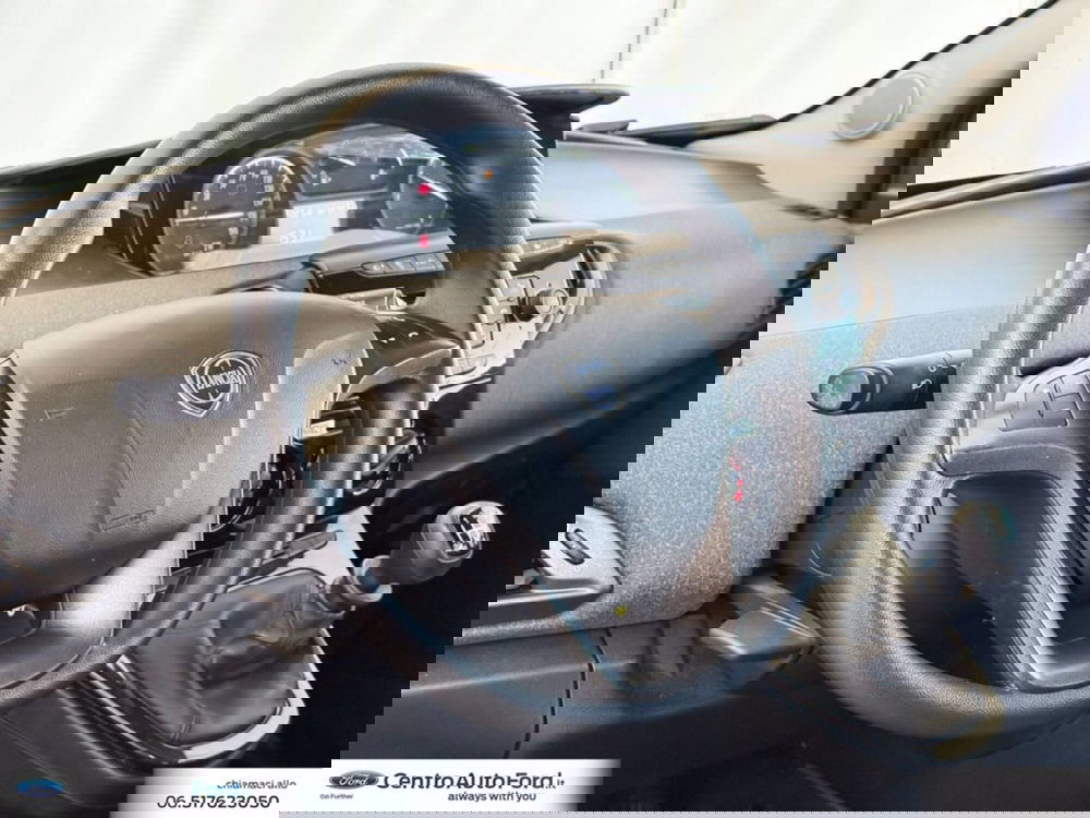 Lancia Ypsilon usata a Roma (18)