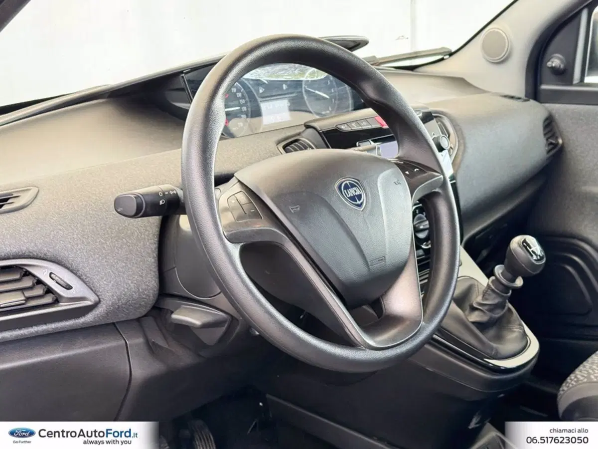 Lancia Ypsilon usata a Roma (18)