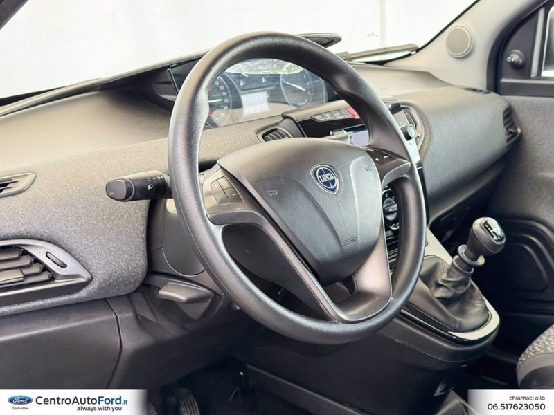 Lancia Ypsilon usata a Roma (18)