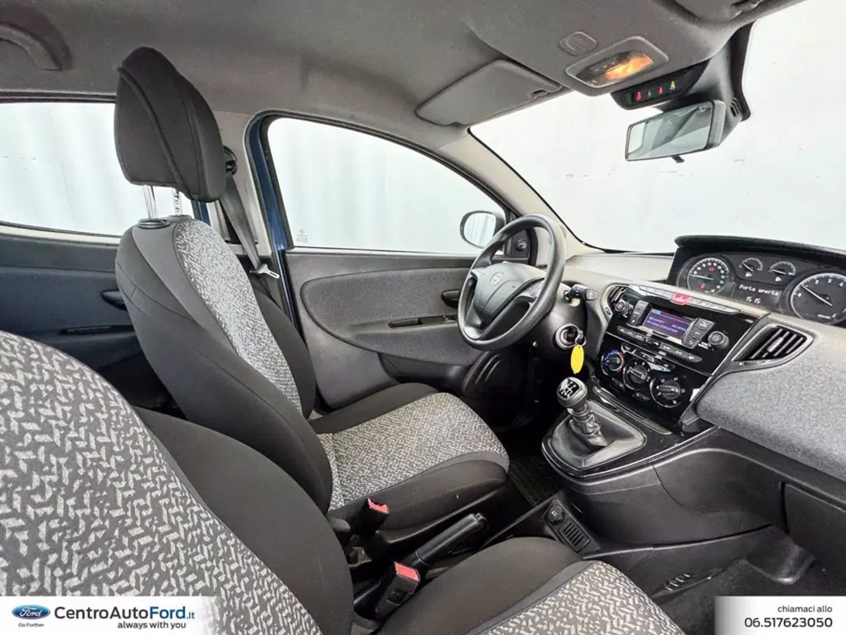 Lancia Ypsilon usata a Roma (6)