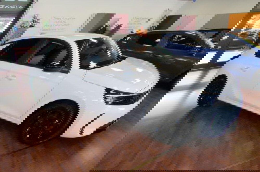 Opel Corsa nuova a Milano (2)