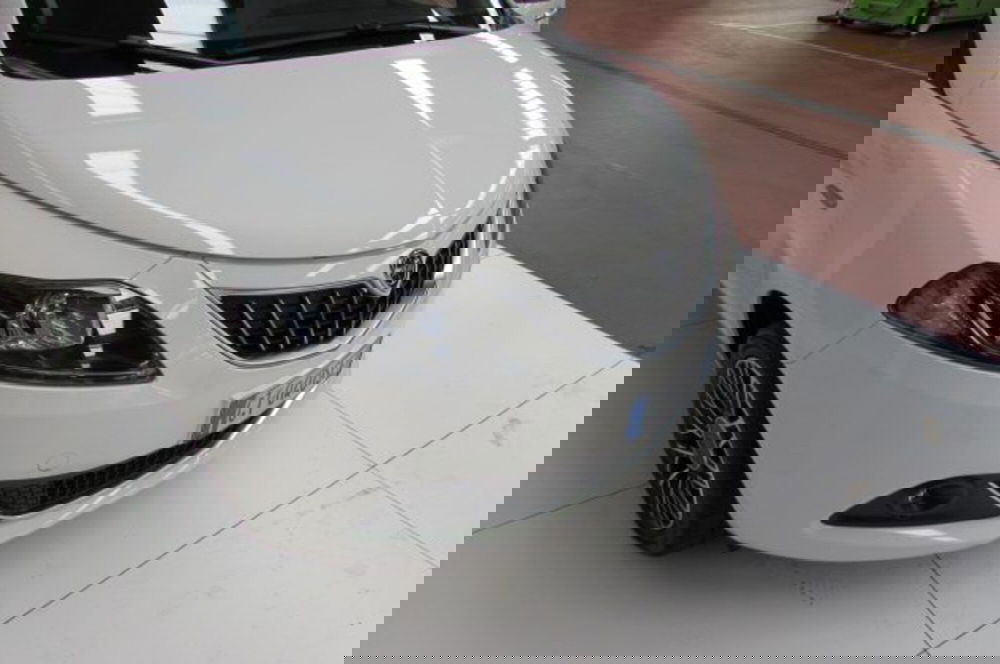 Lancia Ypsilon usata a Milano (16)