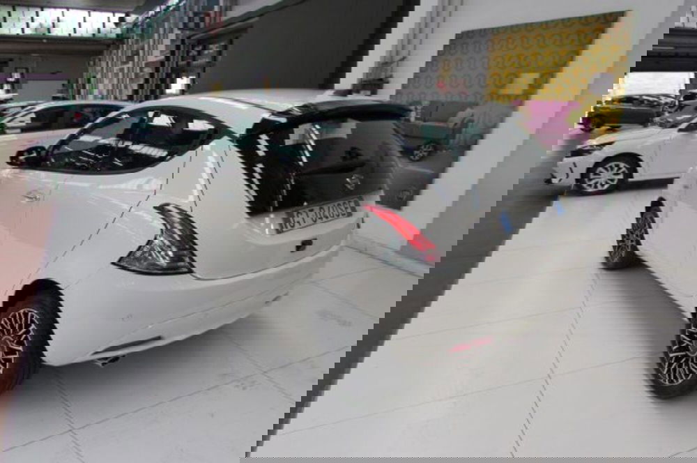 Lancia Ypsilon usata a Milano (3)