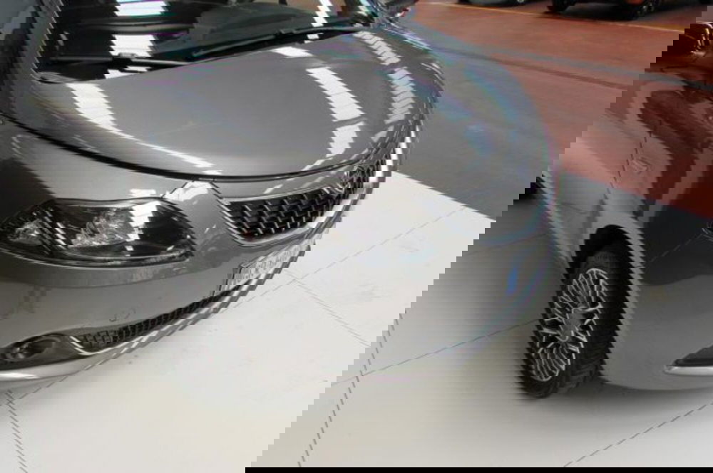 Lancia Ypsilon usata a Milano (17)