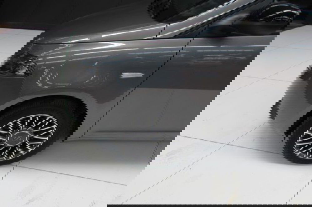 Lancia Ypsilon usata a Milano (5)