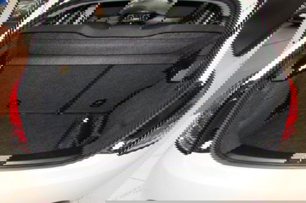 Lancia Ypsilon usata a Milano (13)