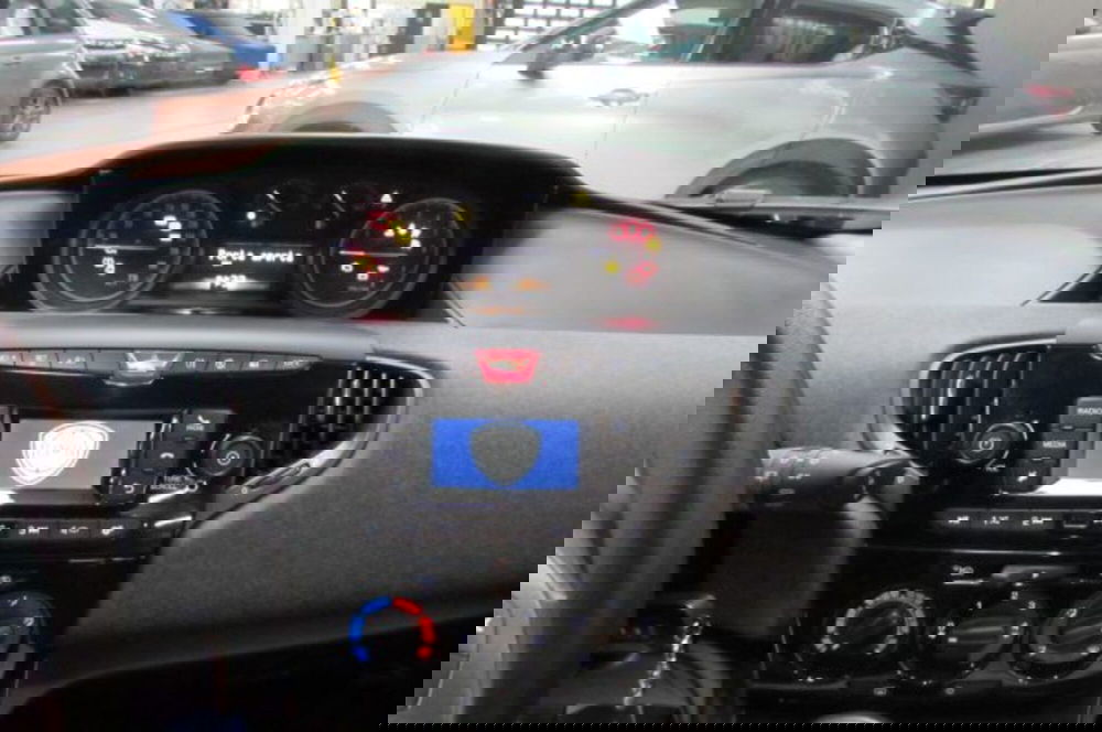 Lancia Ypsilon usata a Milano (8)