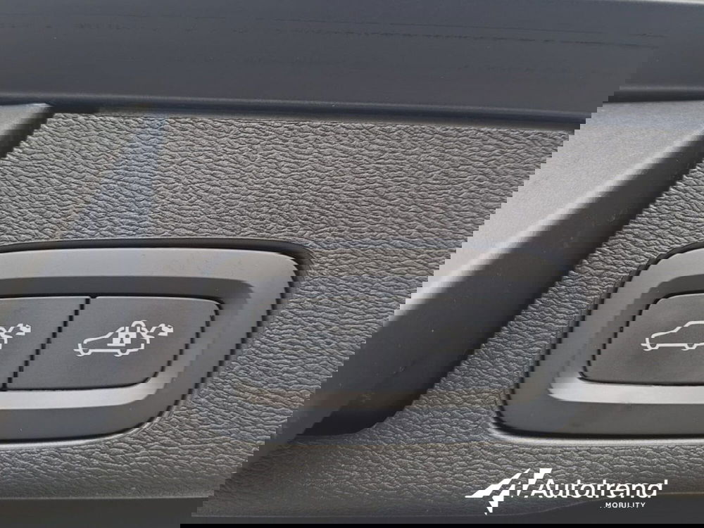 Volvo XC60 usata a Bari (17)