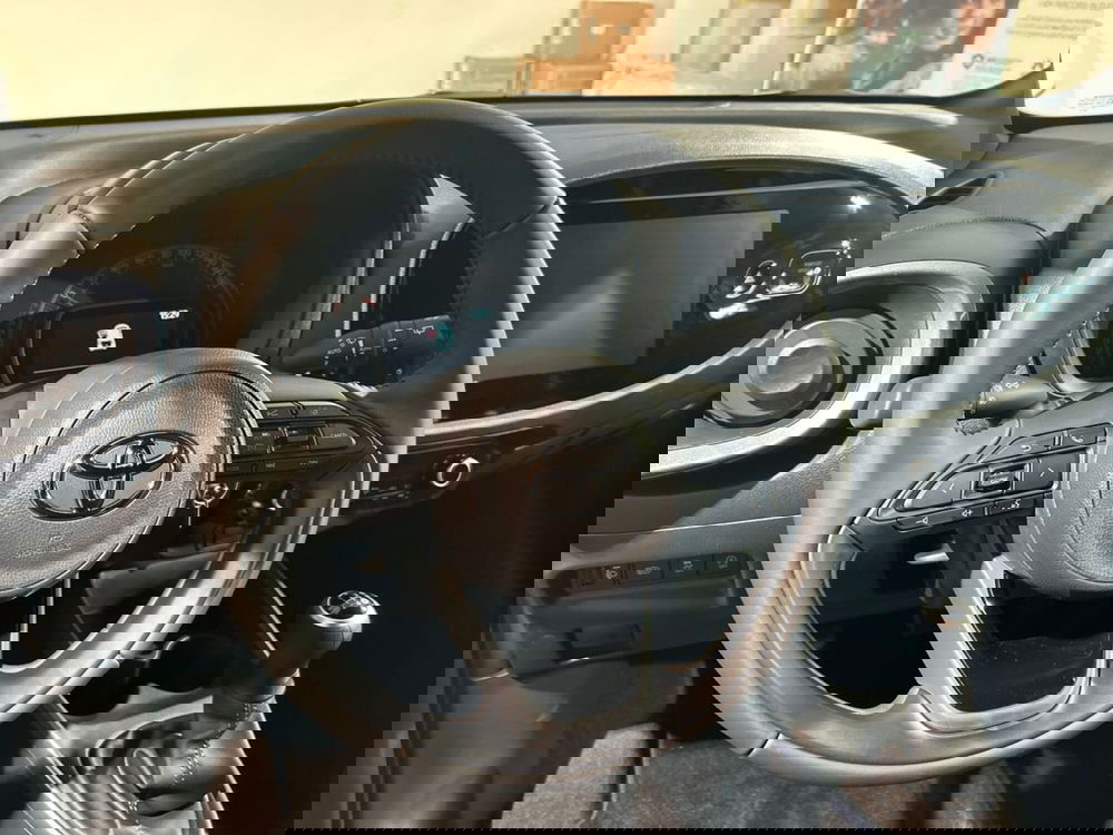 Toyota Aygo X nuova a Lecco (14)