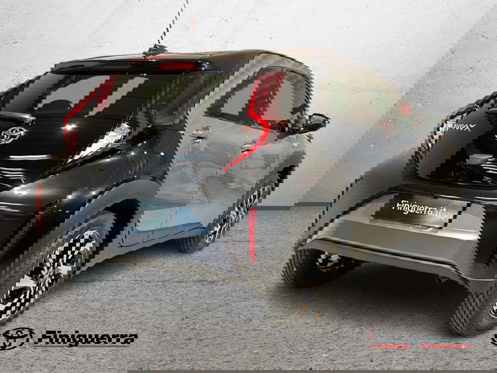 Toyota Aygo X nuova a Lecco (4)