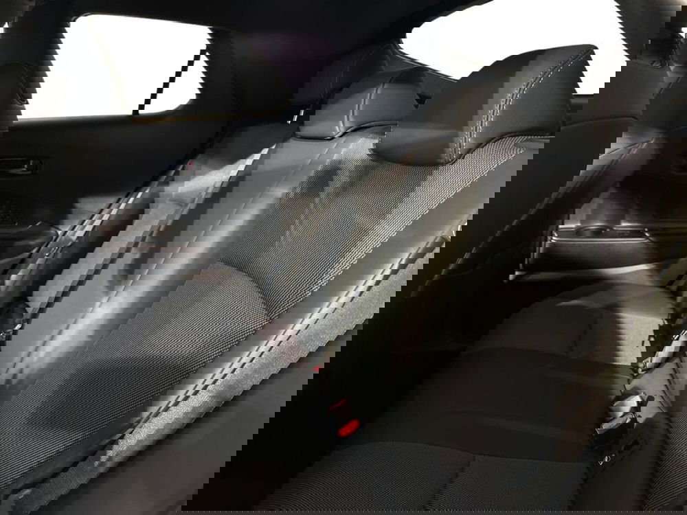 Toyota Toyota C-HR nuova a Lecco (16)