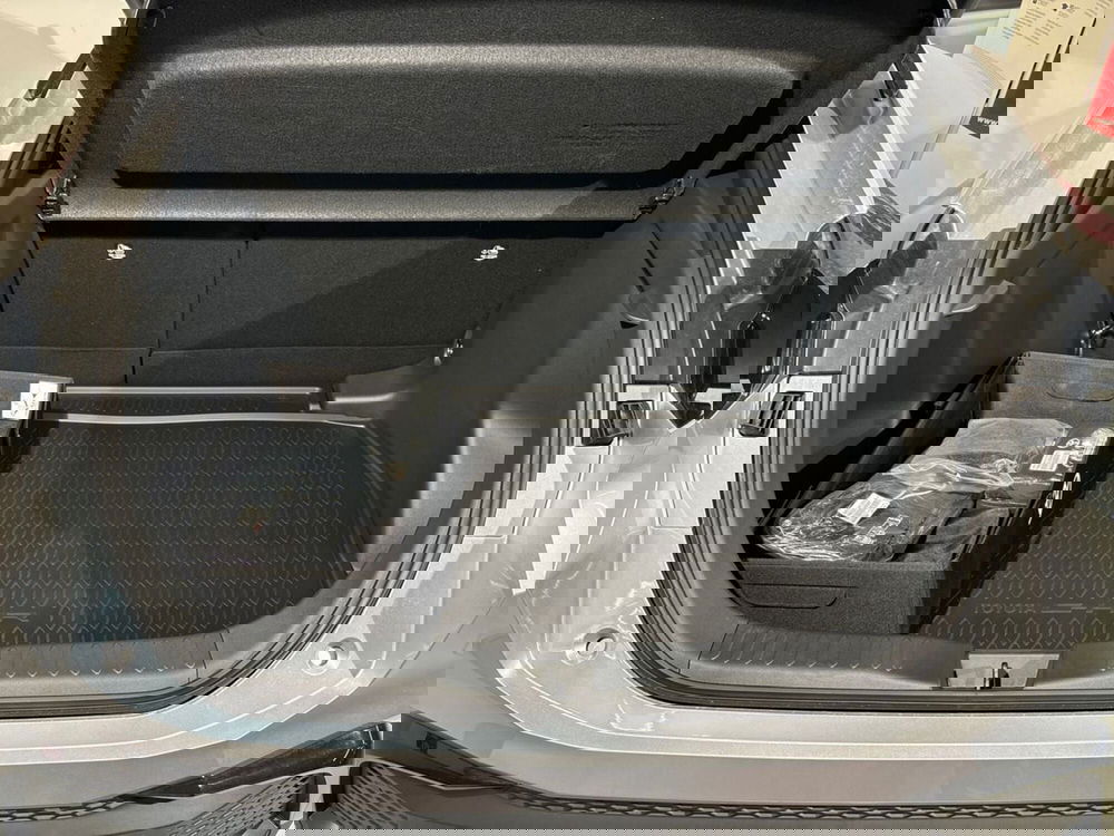 Toyota Toyota C-HR nuova a Lecco (8)