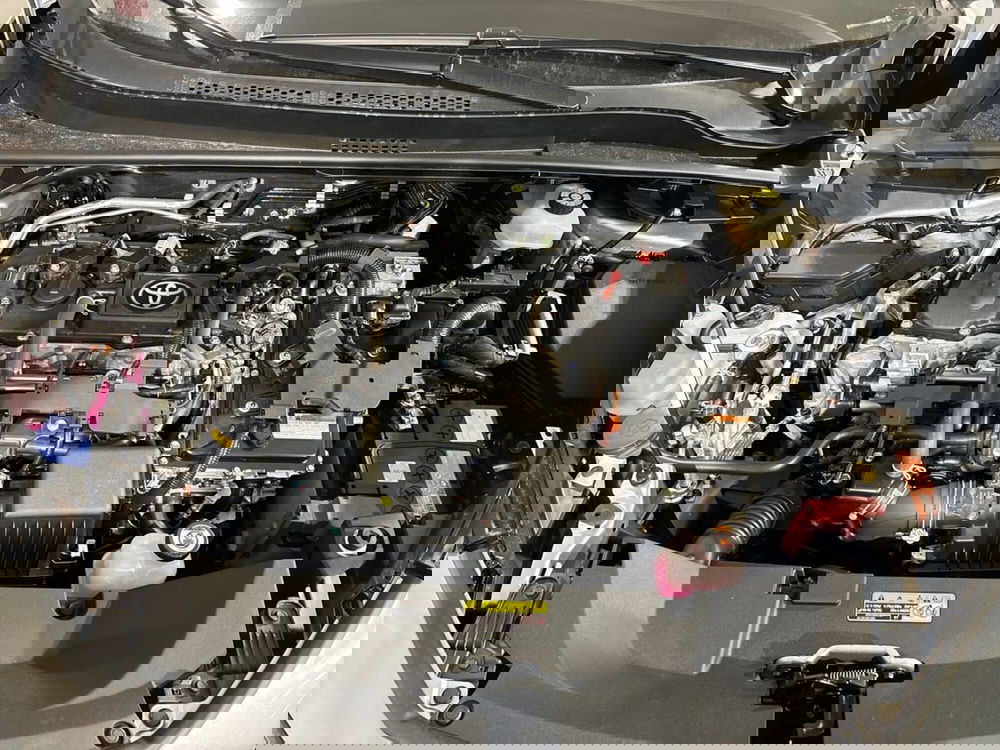 Toyota Toyota C-HR nuova a Lecco (9)