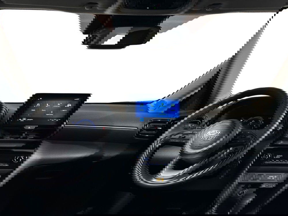 Toyota Yaris Cross nuova a Lecco (8)