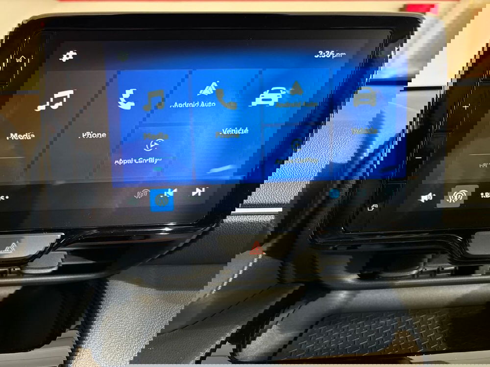 Toyota Yaris Cross nuova a Lecco (9)