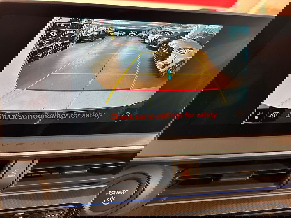 Toyota Prius nuova a Lecco (15)