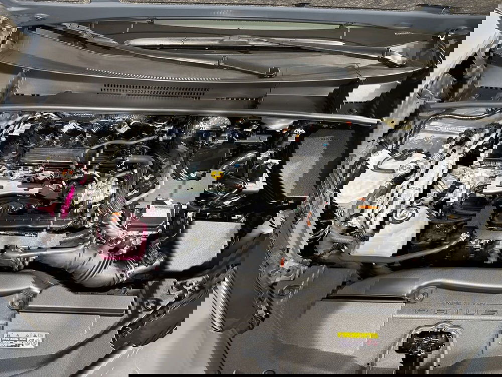 Toyota Prius nuova a Lecco (16)