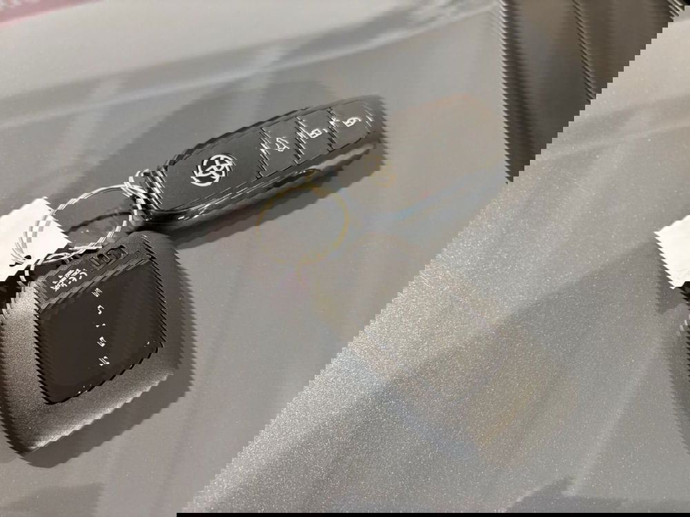 Toyota Prius nuova a Lecco (17)