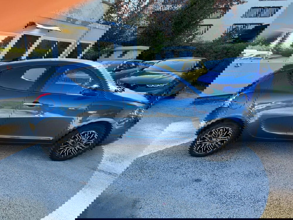 Lancia Ypsilon usata a Milano (4)