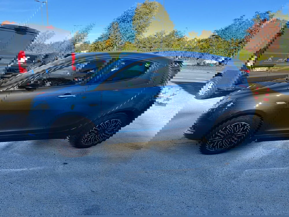 Lancia Ypsilon usata a Milano (5)