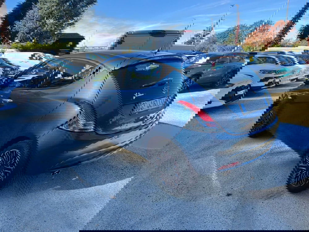 Lancia Ypsilon usata a Milano (6)