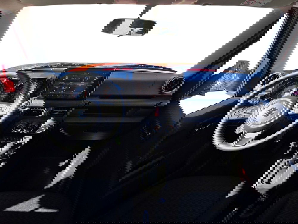 Suzuki Jimny nuova a Pistoia (10)