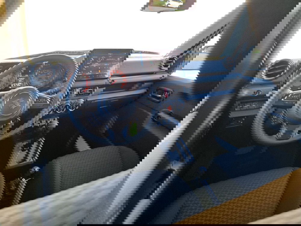 Suzuki Jimny nuova a Pistoia (18)