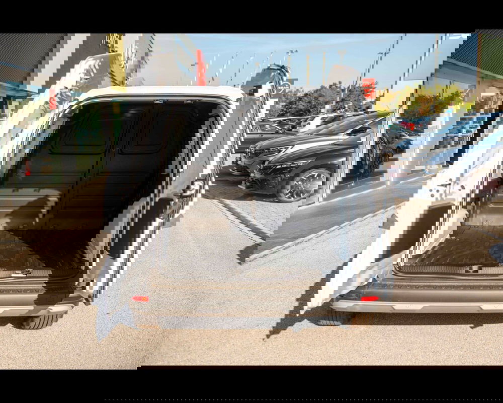 Nissan Townstar nuova a Venezia (14)