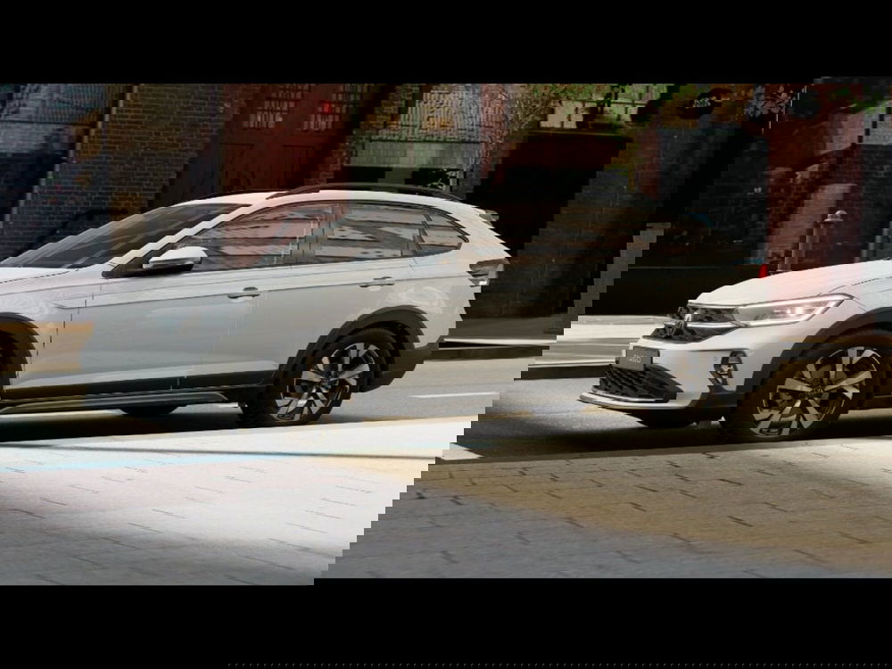 Volkswagen Taigo nuova a Livorno (2)