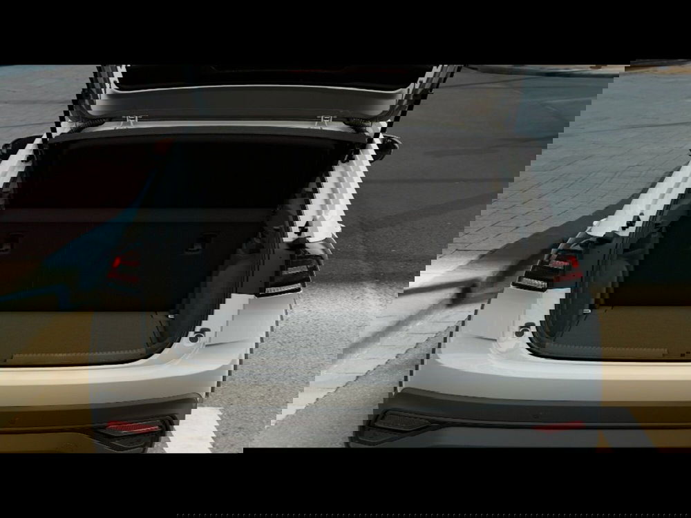 Volkswagen Taigo nuova a Livorno (9)