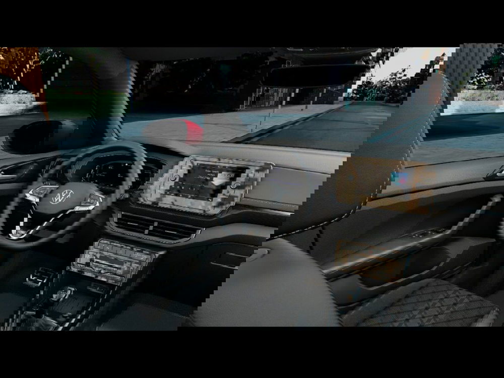 Volkswagen T-Cross nuova a Livorno (7)