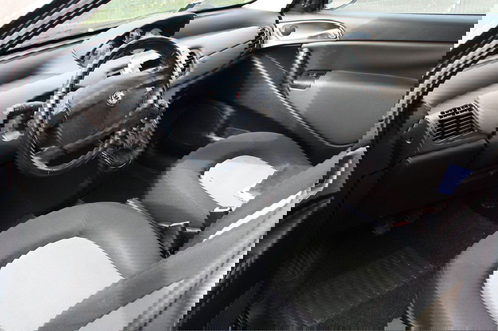 Lancia Ypsilon usata a Pordenone (4)