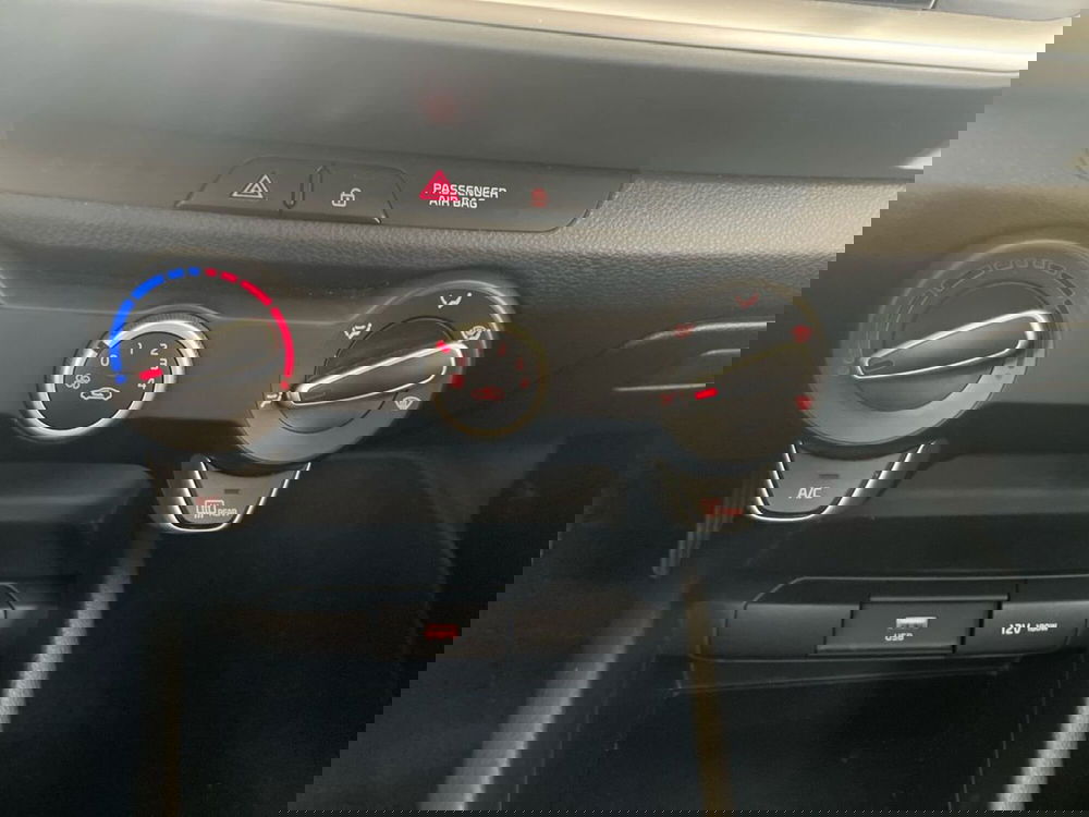 Kia Stonic usata a Milano (14)