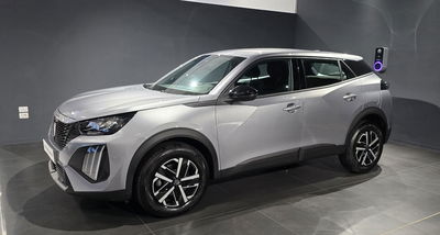 Peugeot 2008 1.2 puretech Active s&amp;s 100cv nuova a Prato