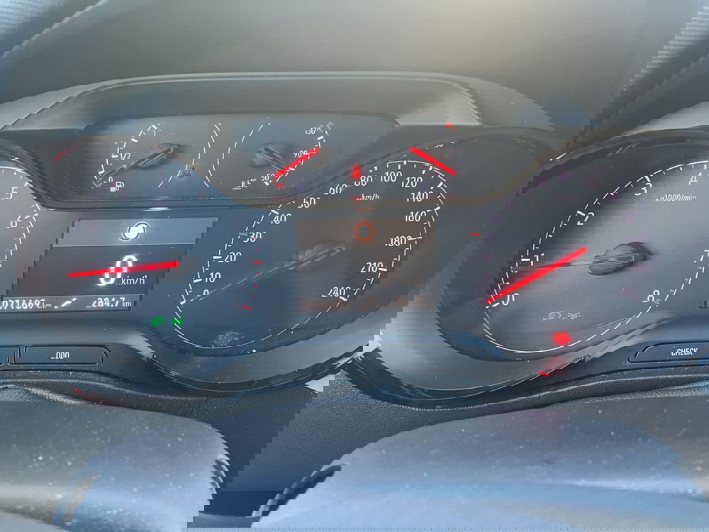 Opel Crossland usata a Lucca (15)