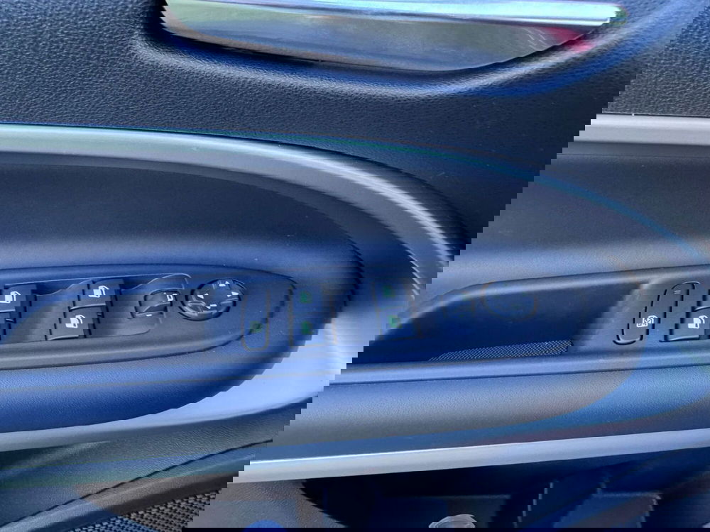 Jeep Avenger nuova a Salerno (17)