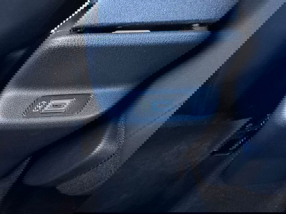 Jeep Avenger nuova a Salerno (18)