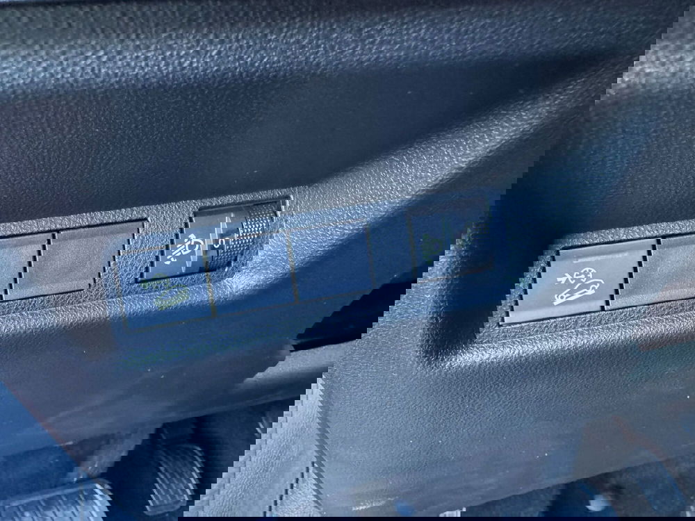 Jeep Avenger nuova a Salerno (19)