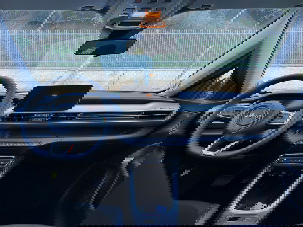 Jeep Avenger nuova a Salerno (5)