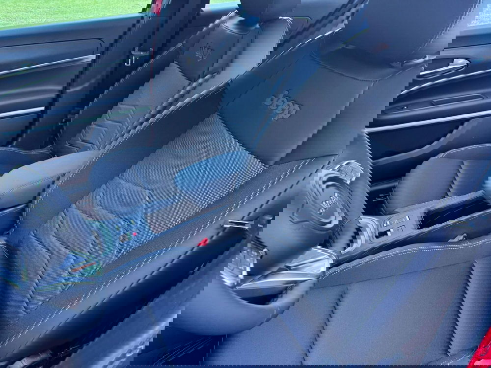 Jeep Avenger nuova a Salerno (6)